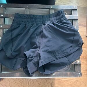 lululemon high rise shorts 3”